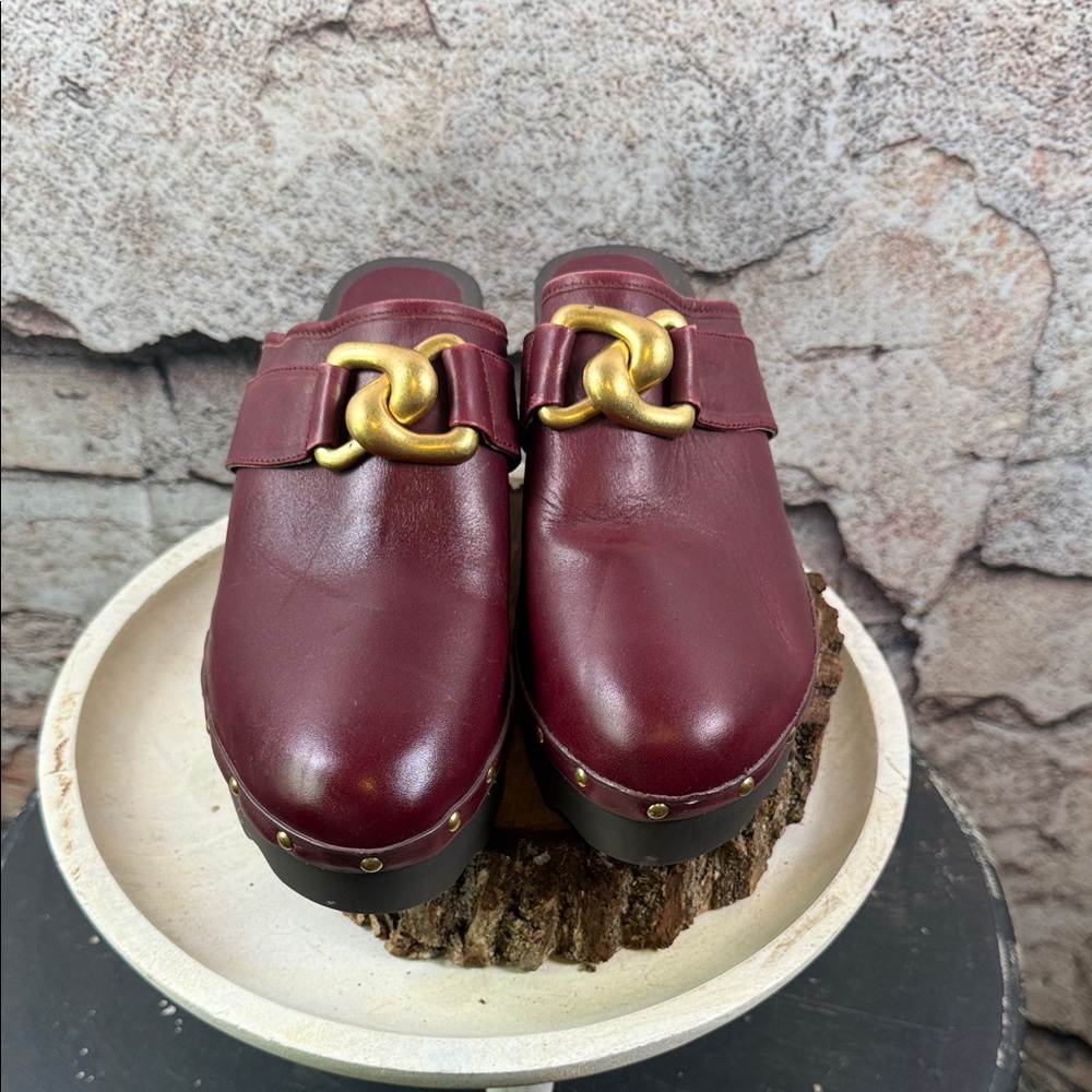 AEROSOLES Burgundy Mules with Gold Accent size 9.5  S81